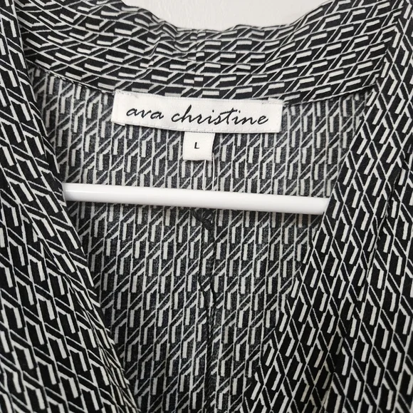 Ava Christine V Neck Tank Top! - Picture 2 of 5